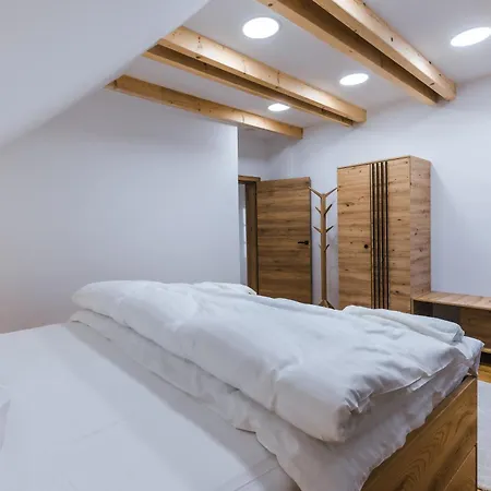 Alpine House 77 度假居 *