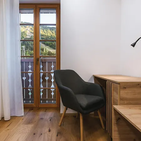 Alpine House 77